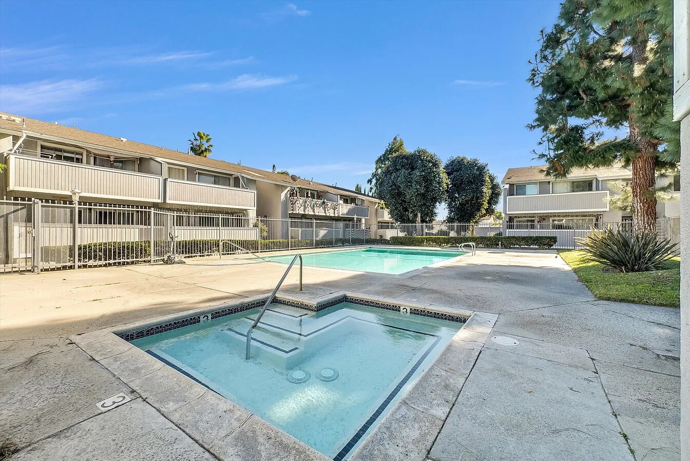 Building Photo - 1250 S Brookhurst St