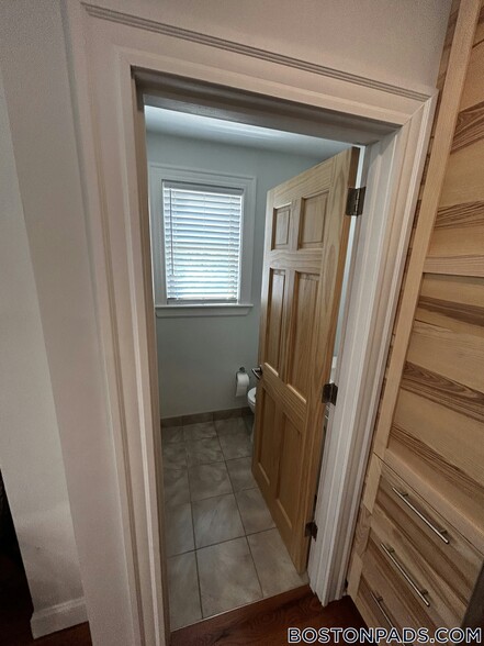 Building Photo - 4350 Washington St