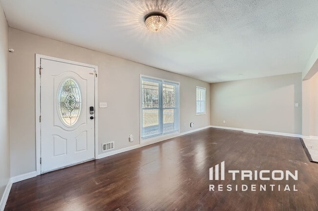 Building Photo - 1695 Virginia Cir
