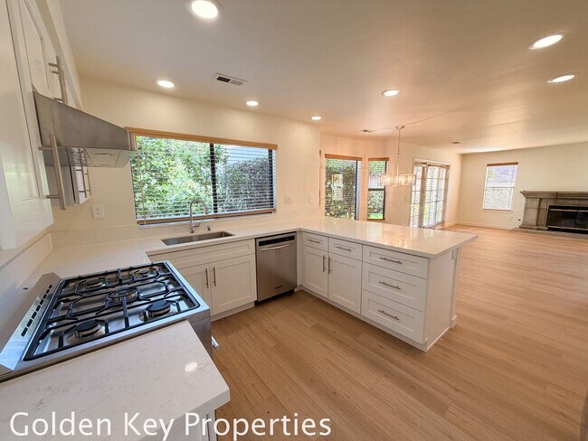 Building Photo - Beautiful home in Desirable Carlsbad Neighborhood!