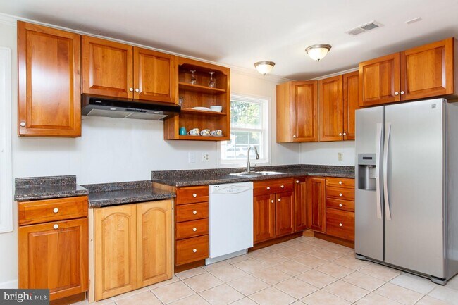 Building Photo - 303 Lincoln Ave