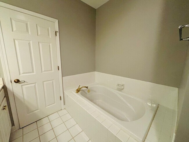 Building Photo - * RE-RENTAL AVAILABLE 7/15/26 * 3 Bedroom 2.5 Half Bath Townhouse with 2 Car Garage