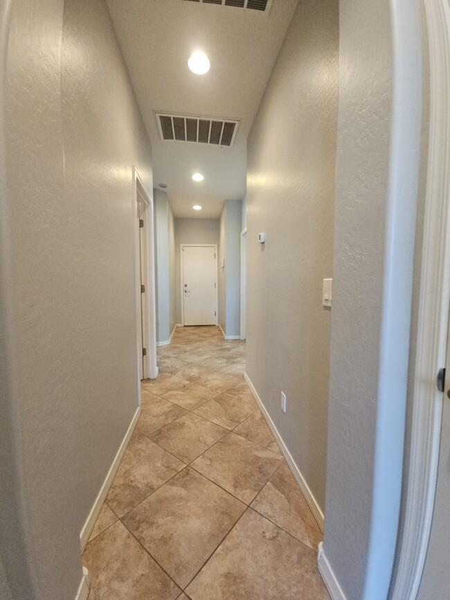 Building Photo - 845 E Doral Ct