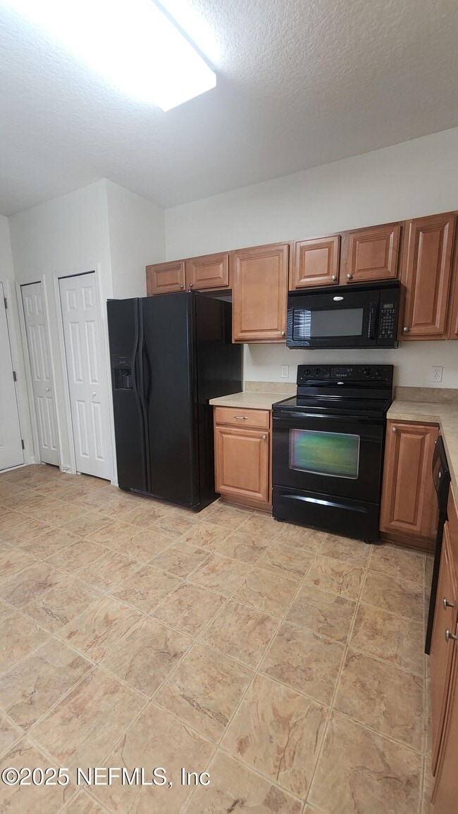 Building Photo - 607 Scrub Jay Dr