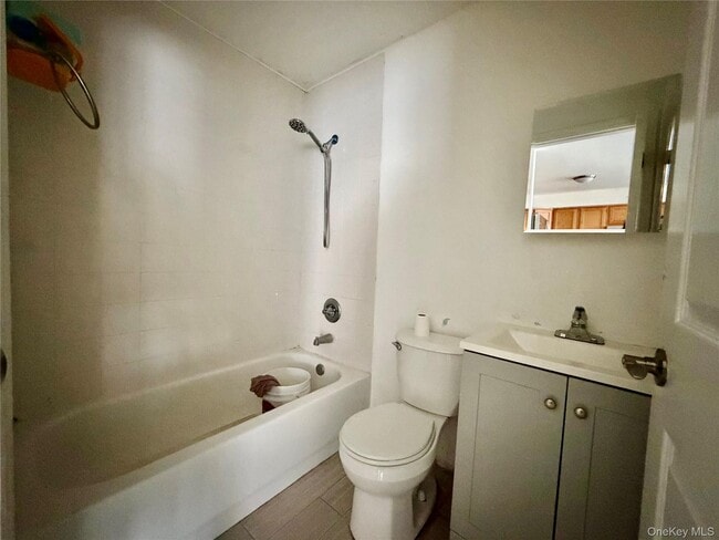 Building Photo - 1-99 Cross Bay Pkwy