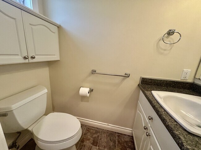 Building Photo - 560 E Maberry Dr