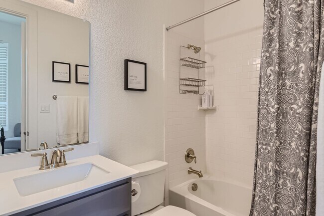 Building Photo - Available Now: Gorgeous 4 Bed/3.5 Bath wit...