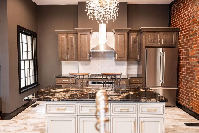 Building Photo - 275 S Limestone