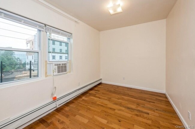 Building Photo - 84 Ravine Ave