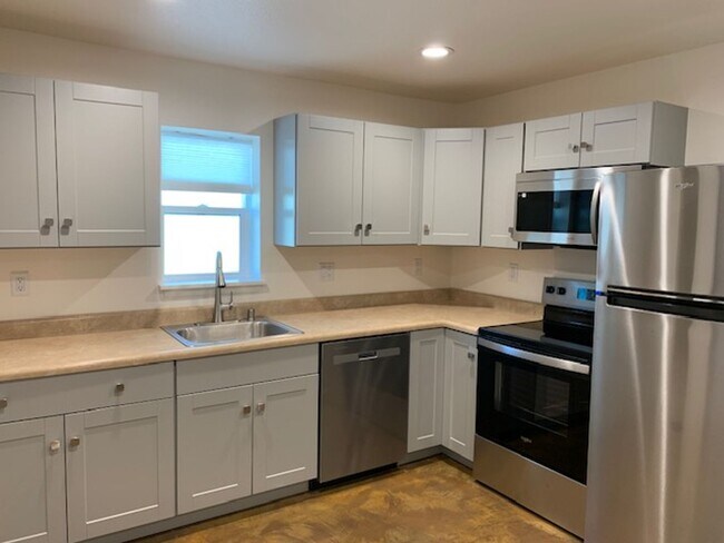 Building Photo - Brand New 2 Bedroom 1 Bath