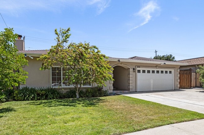 Building Photo - Beautiful home with Campbell schools