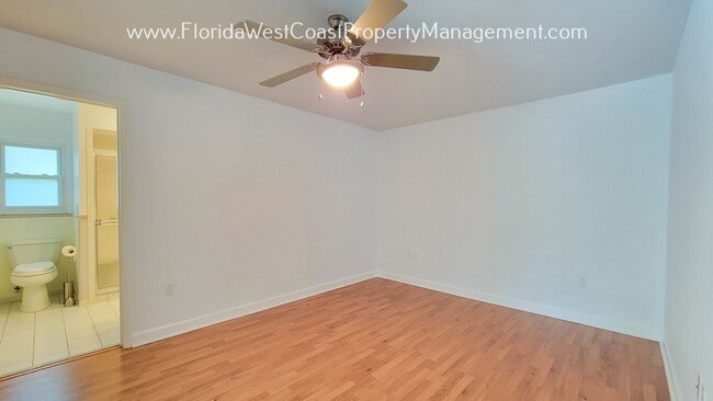 Building Photo - CLASSIC SARASOTA POOL HOME WITH UPDATES AN...