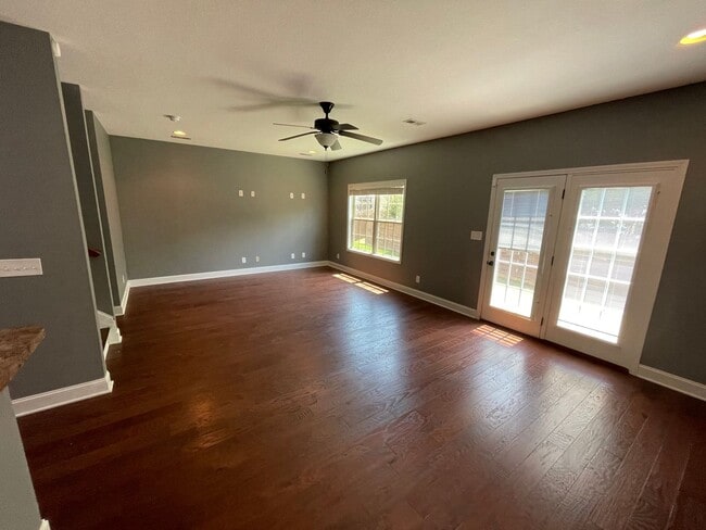 Building Photo - 7127 Deer Springs Way