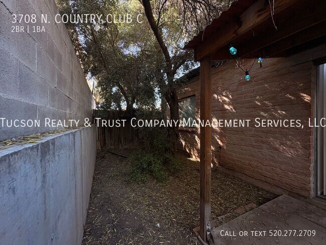 Building Photo - 3708 N Country Club Rd