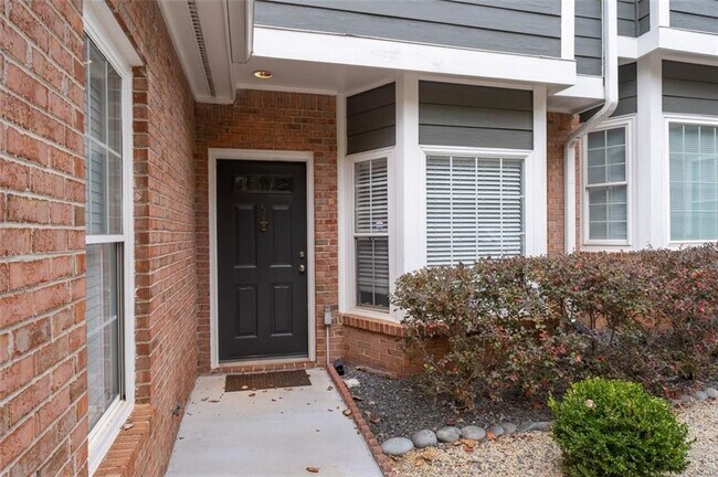 Building Photo - 2680 Pine Tree Rd NE