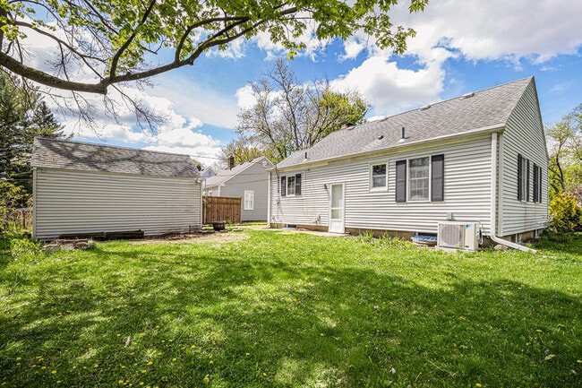 Building Photo - 124 Fairview Dr