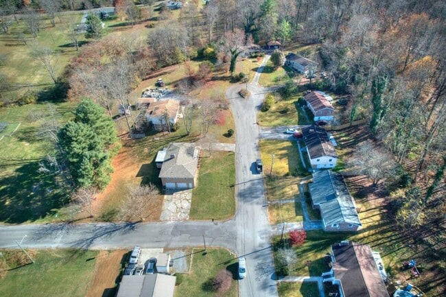 Building Photo - 201 Springdale Rd