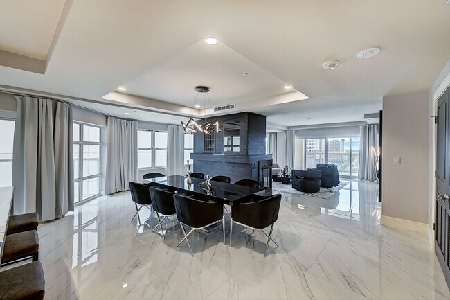 Building Photo - Modern High End Luxury Condo in Uptown Charlotte