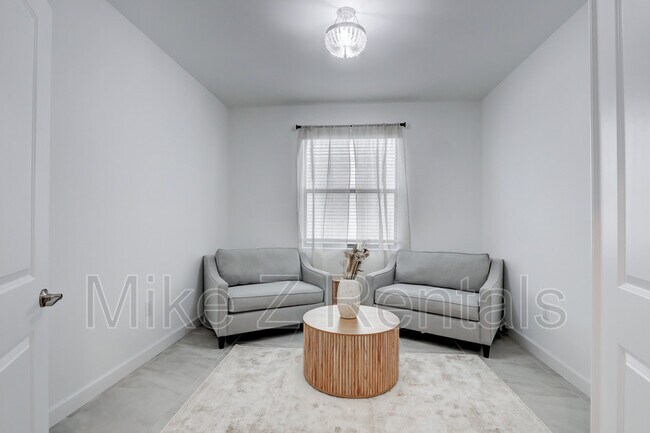 Building Photo - 18315 Ridgeline Dr