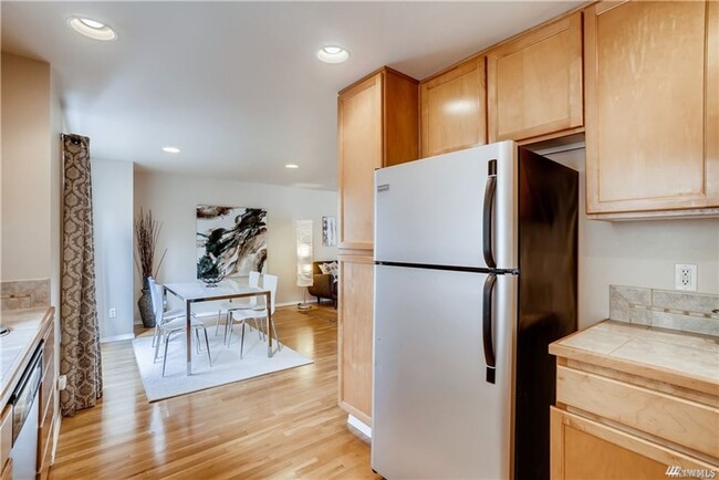 Building Photo - 4Bd/3.25Ba Seattle Townhouse