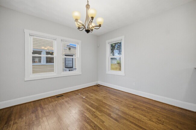 Building Photo - GORGEOUS 4 BED, 2.5 BATH HOME FOR RENT IN NORFOLK!