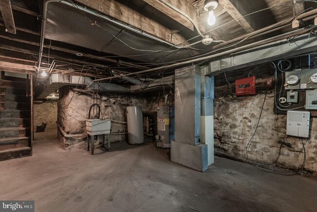 Building Photo - 428 Dickinson St