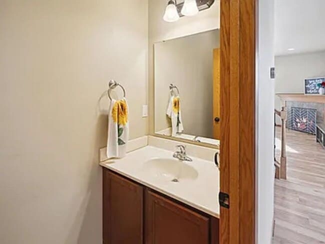 Building Photo - Coralville 4 Bedroom 4 Bath 3 Level Town H...
