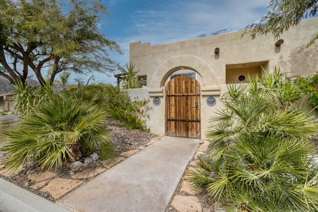 Building Photo - 53740 Avenida Navarro