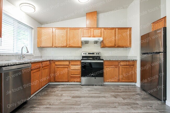Building Photo - 6416 SE 139th Ave