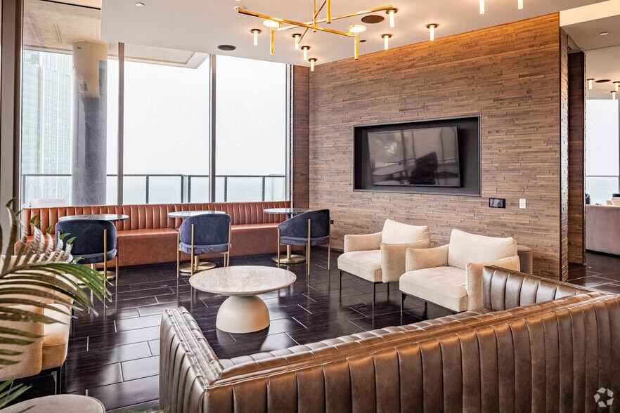 Rooftop Lounge - 1001 South State