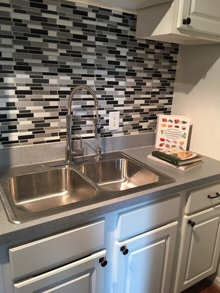 Kitchen Sink - 1750 N Marywood Ave