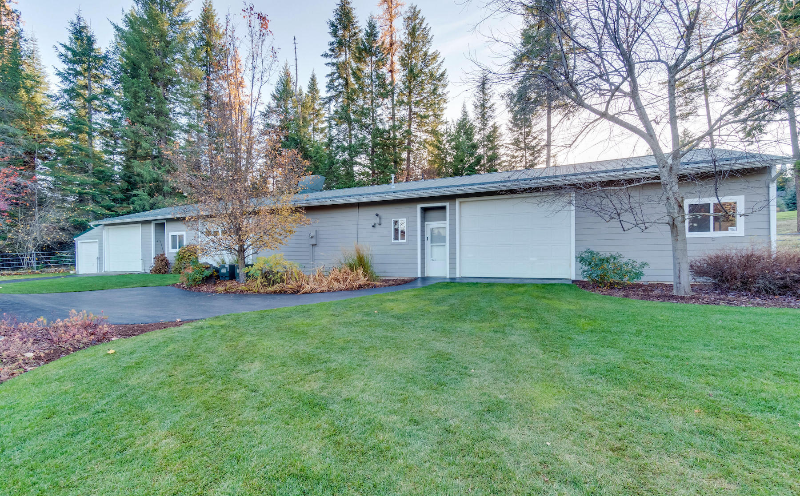 Building Photo - 12845 N Hauser Lk Rd