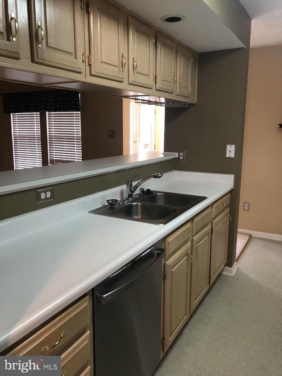 Building Photo - 6320 Bayberry Ct