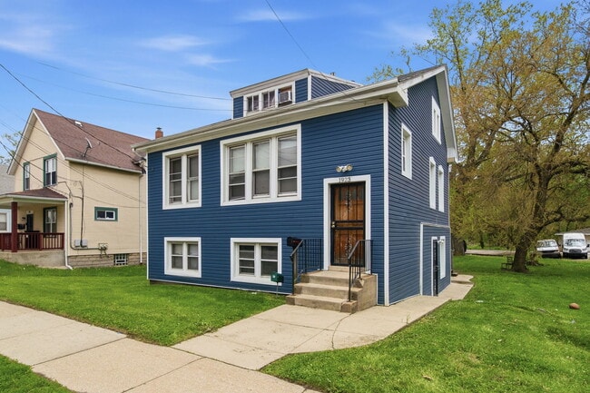 Building Photo - 1923 Vermont St