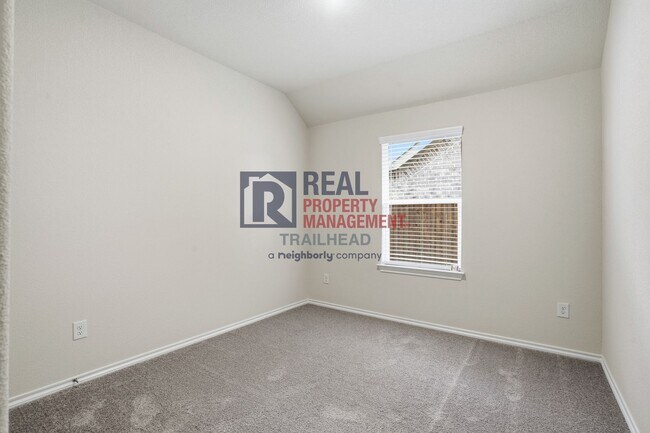 Building Photo - Well-Appointed 4-Bedroom Home with Open Layout