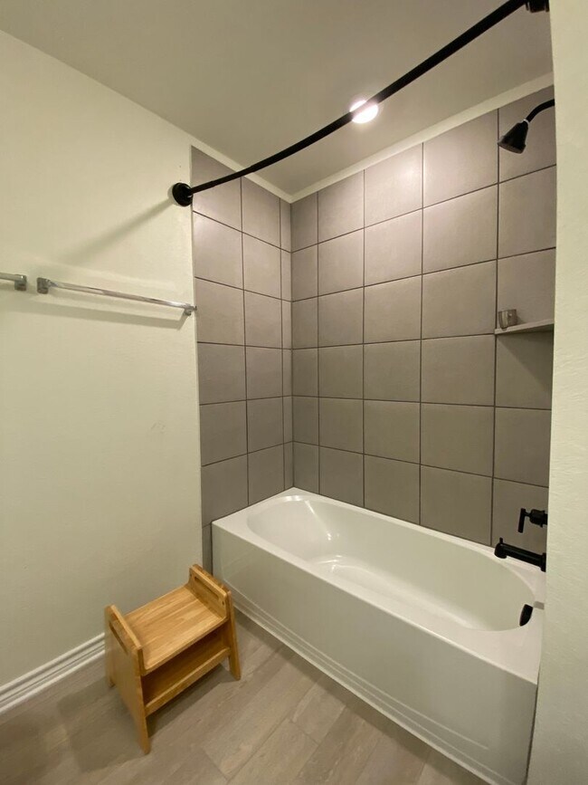 Building Photo - 1/2 FIRST MONTH'S RENT IF YOU MOVE IN BY 8...