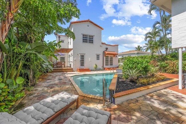 Building Photo - 221 Greymon Dr