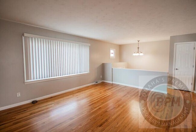 Building Photo - Spacious 5 Bedroom / 2.5 Bathroom Home | Near Ralston