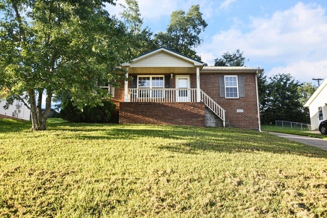 Primary Photo - Pet Friendly Three Bedroon!