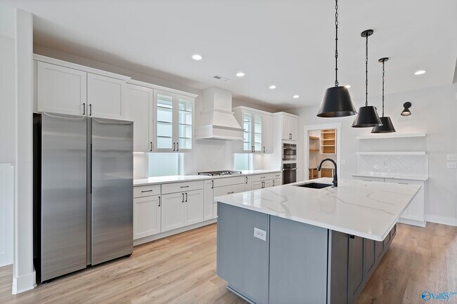 Building Photo - 6605 Waxwood Dr
