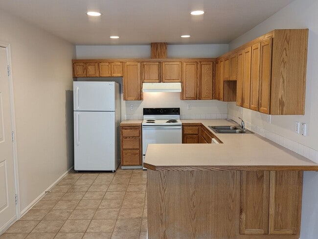 Building Photo - 2-Bedroom, 1-Bath Duplex In Thurston Area of Springfield!