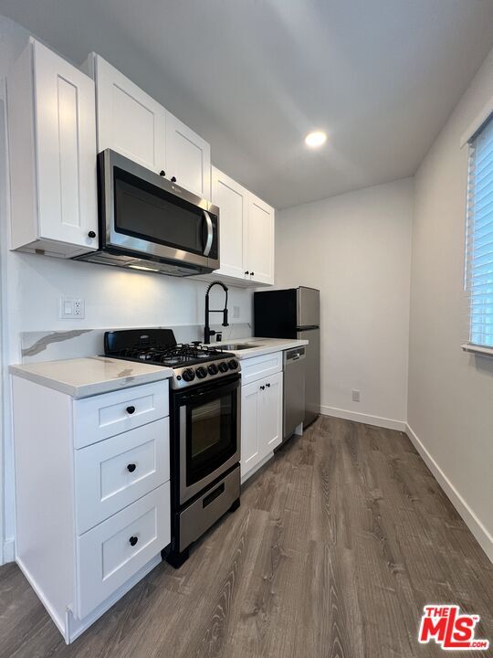 Building Photo - 421 E Chevy Chase Dr
