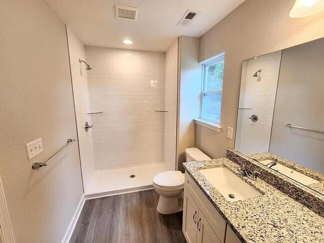 Building Photo - RENOVATED 4 BEDROOM/3 BATH IN NORFOLK! READY FOR RENT!!