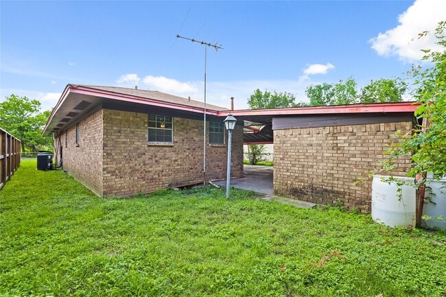 Building Photo - 2315 Leffingwell St