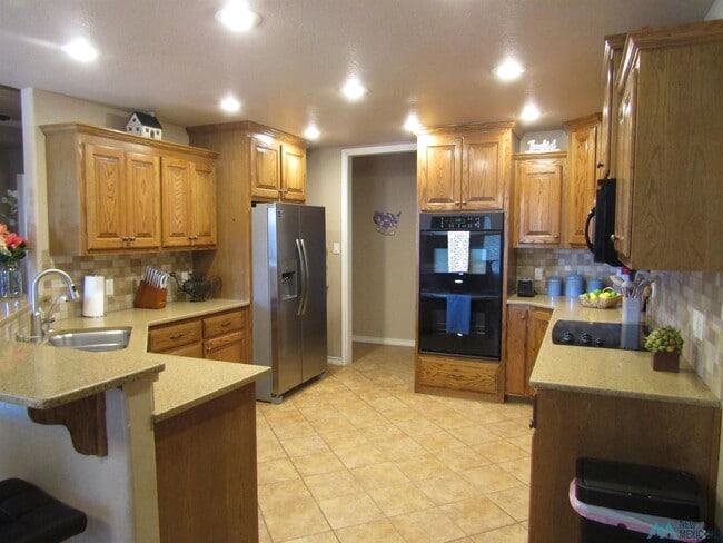Building Photo - 1405 Lincoln Dr