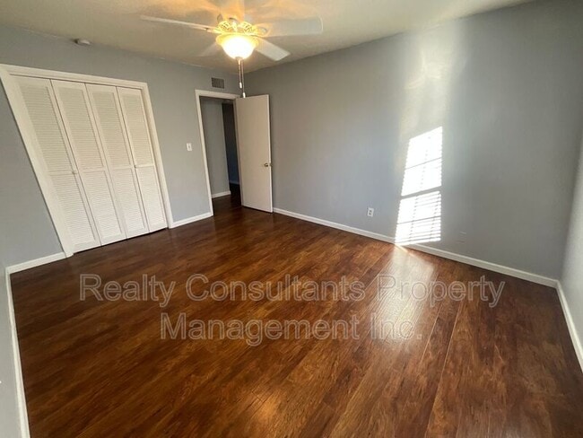 Building Photo - 3830 Country Club Rd