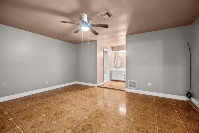 Building Photo - 6619 Indian Lake Dr