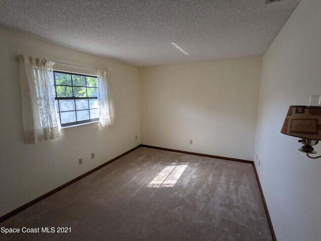 Building Photo - 4205 Grovewood Ln