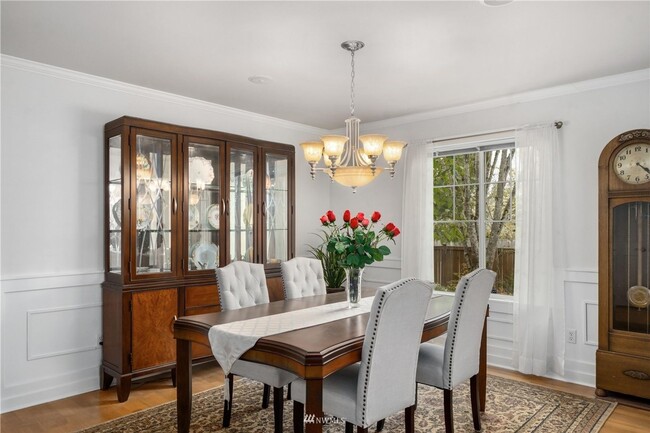 Building Photo - Spacious 5-Bedroom Home with Backyard Oasi...