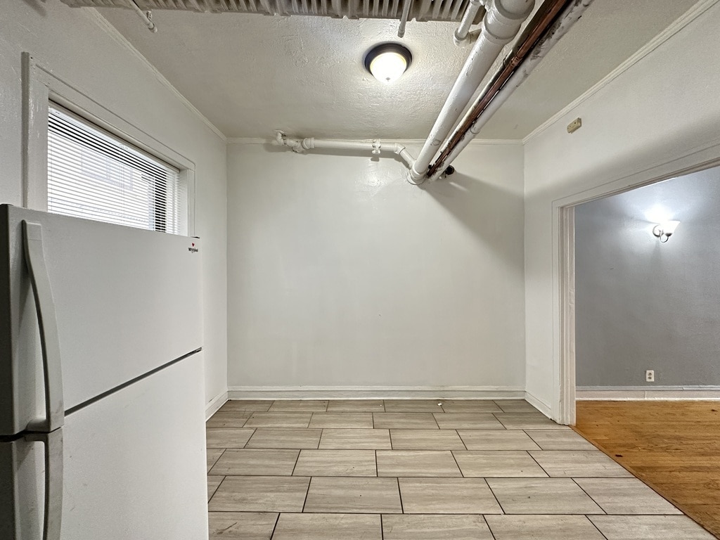 Building Photo - 1321.5 W Estes Ave